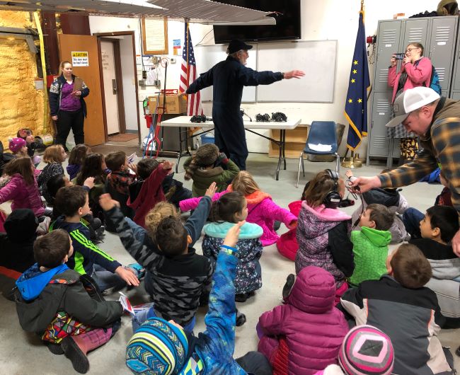 Pilot talks to 40 kindergarten students about flight.